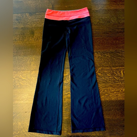 Lululemon wide-leg Align Leggings. Fantastic condition, no pilling! - Picture 2 of 3